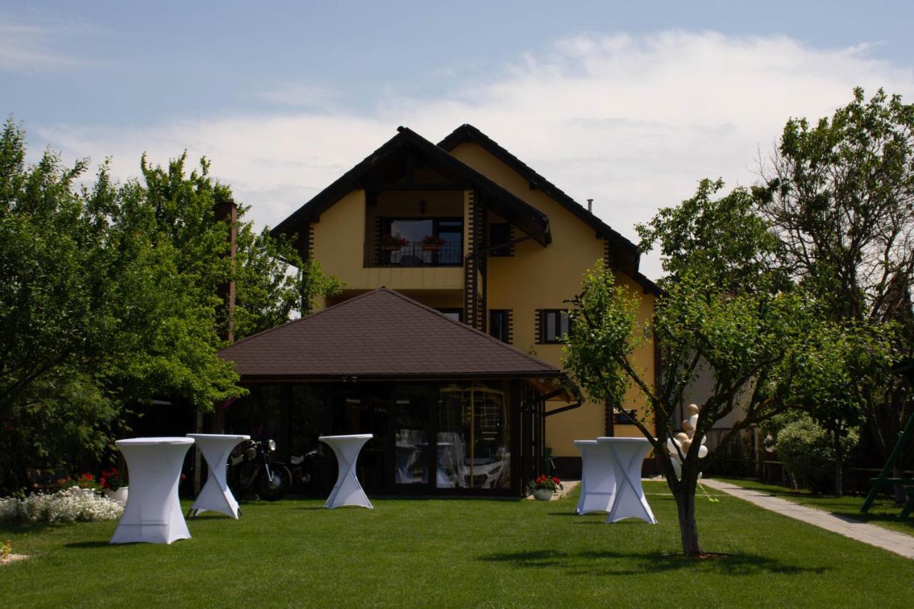 Hotel Janine Garden Braşov Exterior foto